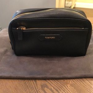 💥 Tom Ford Men’s leather zip toiletry or dopp bag